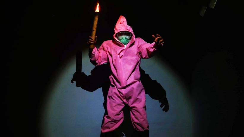 Seniman Surabaya Tampilkan Monolog Ancaman Corona di Era New Normal - Bagian 1