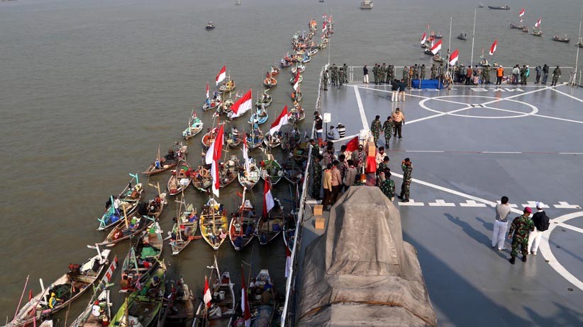 Ratusan Nelayan Surabaya Ikuti Baksos TNI AL - Bagian 4