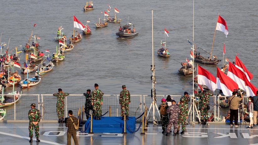 Ratusan Nelayan Surabaya Ikuti Baksos TNI AL - Bagian 7
