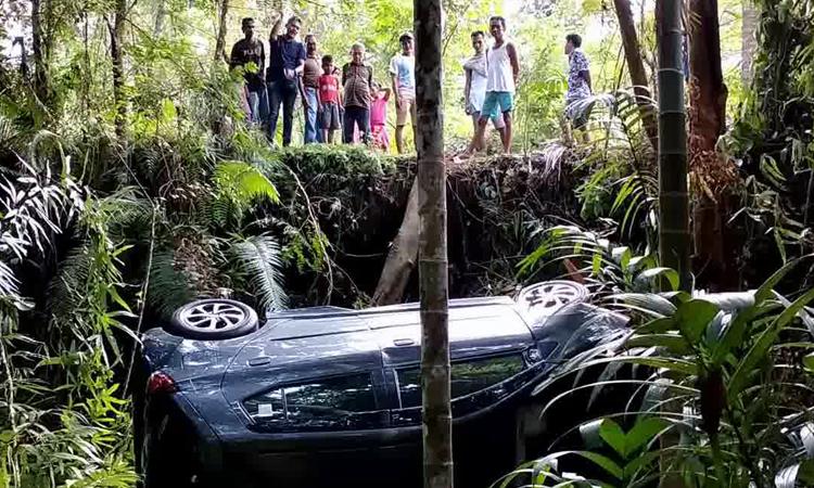 Mobil Masuk Jurang di Padang Pariaman, Si Sopir Masih Belajar Mengemudi 