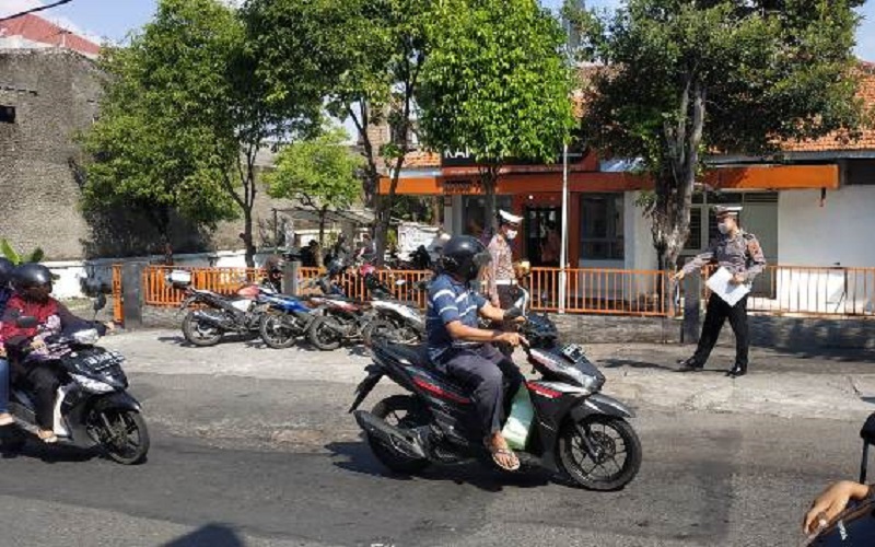 title Merinding, Begini Kesaksian Warga Soal Pemotor Tewas Tersayat Benang Layangan di Solo Merinding, Begini Kesaksian Warga Soal Pemotor Tewas Tersayat Benang Layangan di Solo