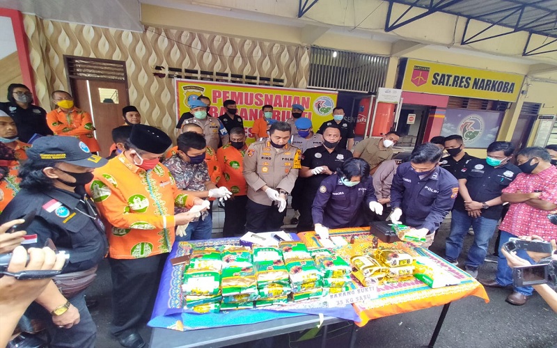 Polrestabes Medan Rebus 35 Kg Sabu dalam Tong Berisi Air Mendidih