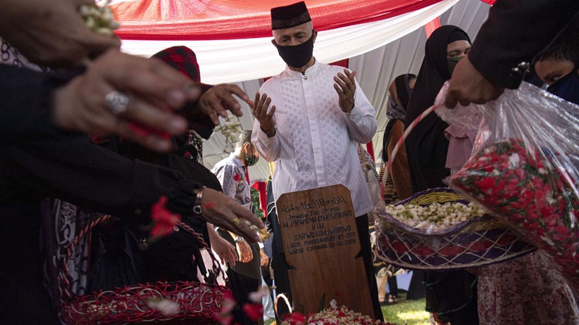Pramono Edhie Wibowo Dimakamkan di Taman Makam Pahlawan Kalibata - Bagian 3
