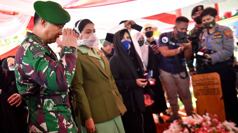 Pramono Edhie Wibowo Dimakamkan di Taman Makam Pahlawan Kalibata - Bagian 4