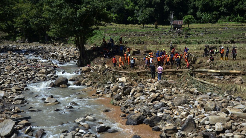 Tim SAR Temukan 1 Korban Tewas karena Tanah Longsor di Jeneponto - Bagian 1