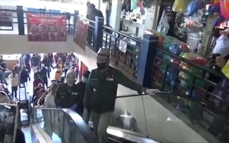 Ridwan Kamil Masih Temukan Warga Tak Bermasker saat Sidak ke Pasar Panorama Lembang