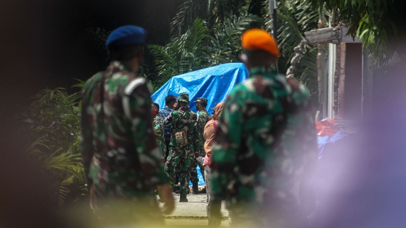 Pesawat Tempur TNI AU Jatuh Timpa Rumah Warga di Riau - Bagian 2