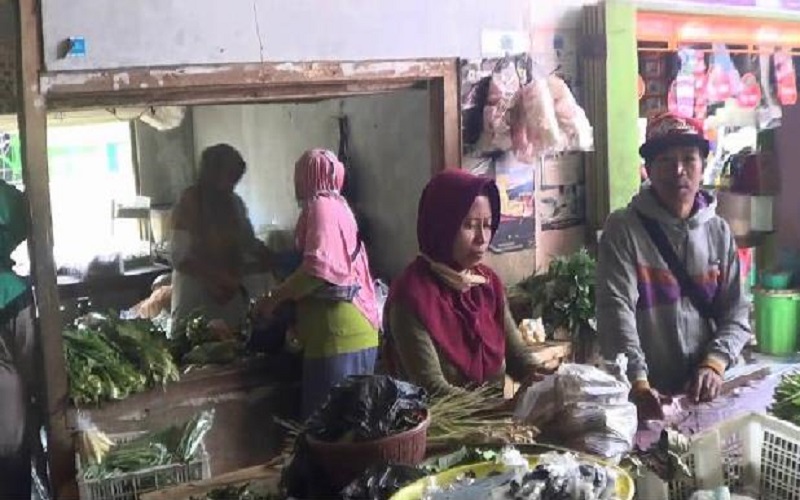 Tak Pakai Masker, Pedagang di Batang: Ngomong Sama Pembeli Tak Kedengaran