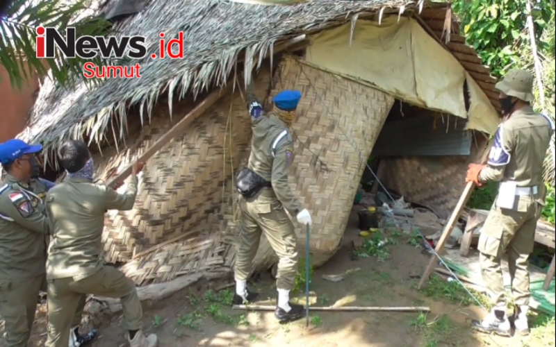 Aparat Gabungan Robohkan Puluhan Tempat Maksiat Berkedok Warung Tuak di Batubara