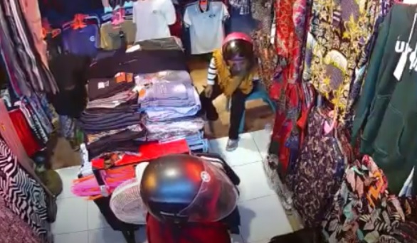 Komplotan Emak-Emak Spesialis Pencurian Pakaian di Pasar Baruga Kendari Ditangkap