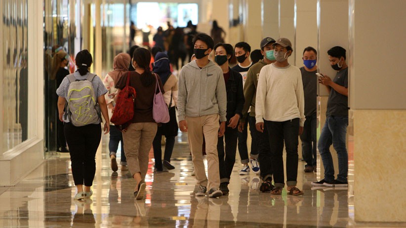 Promo Diskon hingga 70 Persen, Mal Kota Kasablanka Ramai Pengunjung - Bagian 4