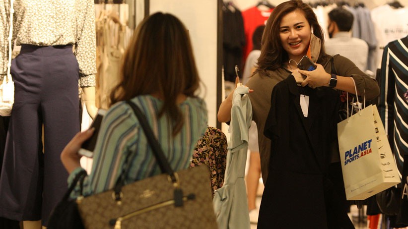 Promo Diskon hingga 70 Persen, Mal Kota Kasablanka Ramai Pengunjung - Bagian 2