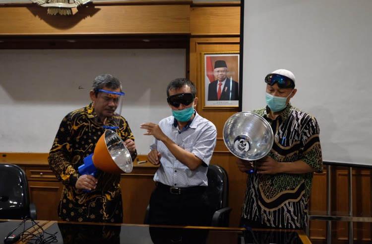 title Pusat Riset Cirnov UAD Yogyakarta Ciptakan Pistol Pembunuh Covid-19 Pusat Riset Cirnov UAD Yogyakarta Ciptakan Pistol Pembunuh Covid-19