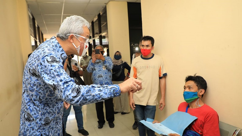 PPDB Daring Hari Pertama di Jateng Banyak Dikomplain, Ganjar Sidak ke Disdikbud