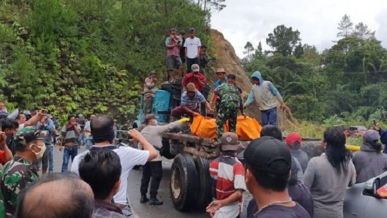 title Foto-Foto di Jembatan, Pemuda di Deliserdang Temukan Mayat Terikat Ditutup Goni Foto-Foto di Jembatan, Pemuda di Deliserdang Temukan Mayat Terikat Ditutup Goni