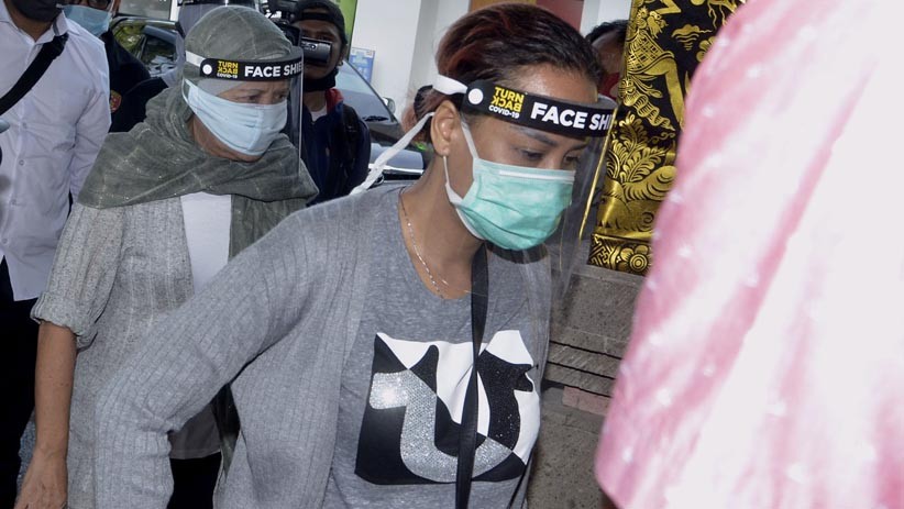 Kasus Dilimpahkan, Tersangka Penipu Putri Arab Saudi Dibawa ke Kejari Gianyar - Bagian 2