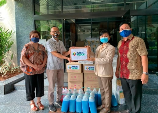MNC Peduli Kembali Berikan Bantuan APD untuk Tenaga Medis di RS Sentosa Bogor