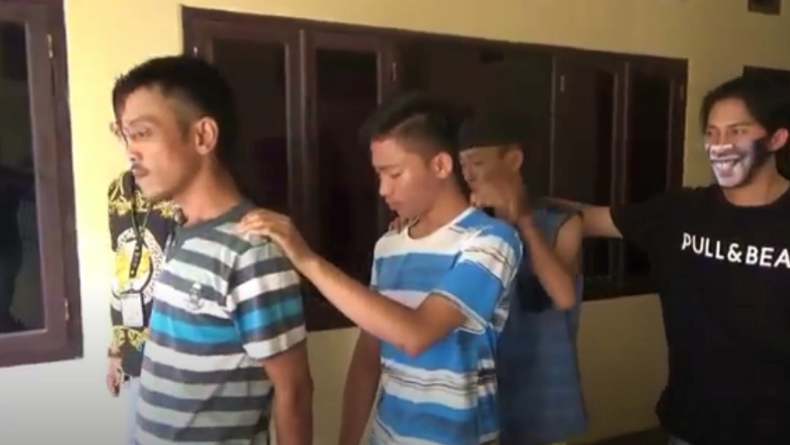 title Polisi Tangkap Begal Modus Pura-Pura Bantu Dorong Motor di Palembang Polisi Tangkap Begal Modus Pura-Pura Bantu Dorong Motor di Palembang