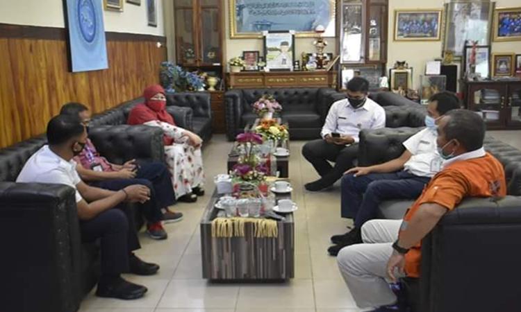 Bantu Perbaiki Rumah Tak Layak Huni di Padang, Komunitas Facebook Peduli Didukung BUMN