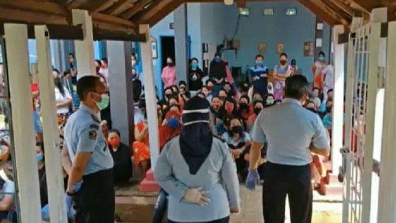 title Tes Swab Massal, 79 Napi Wanita di Gowa Ketahuan Positif Covid-19 Tes Swab Massal, 79 Napi Wanita di Gowa Ketahuan Positif Covid-19