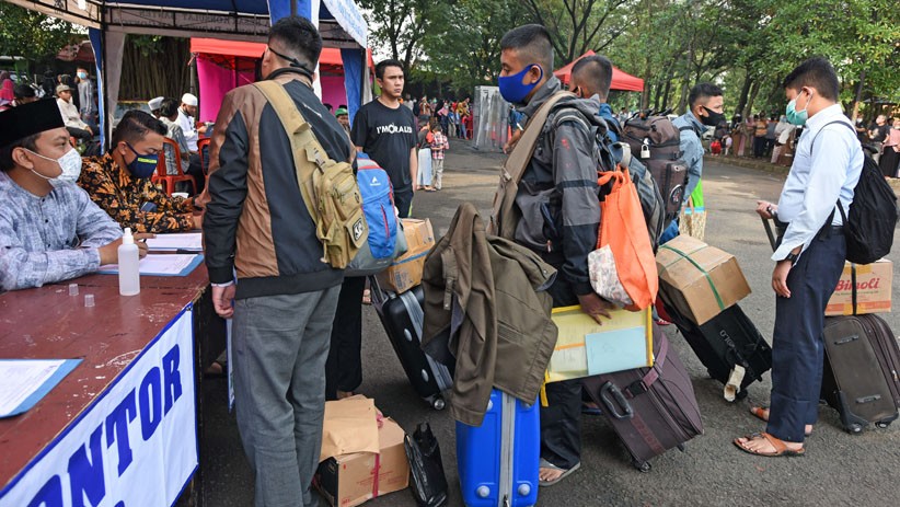 Ratusan Santri Kembali ke Pondok Pesantren Gontor - Bagian 1