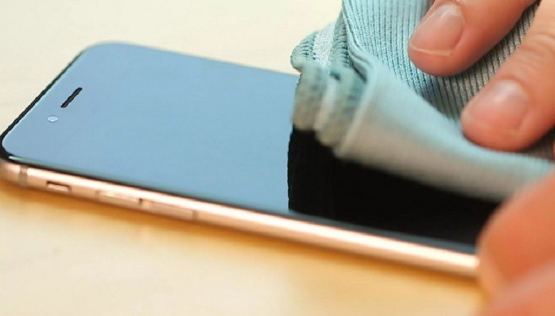 Hand Sanitizer Bisa Digunakan untuk Bersihkan Layar Ponsel