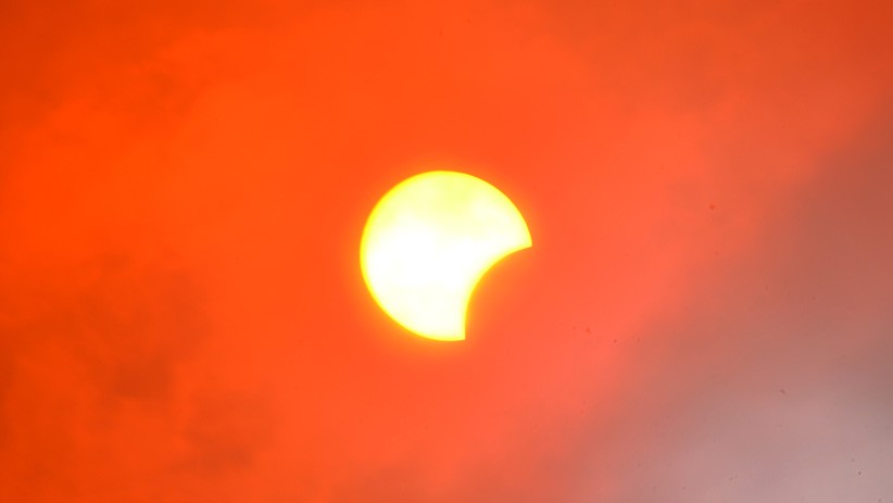 Penampakan Gerhana Matahari Sebagian di Langit Indonesia - Bagian 3