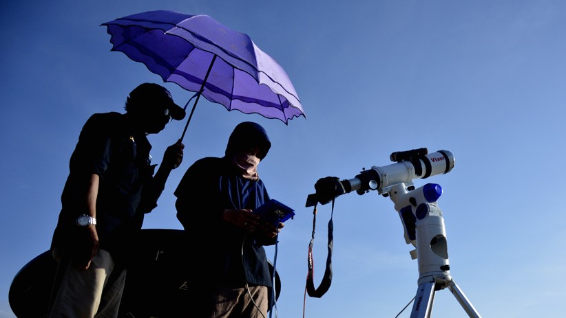 Penampakan Gerhana Matahari Sebagian di Langit Indonesia - Bagian 6