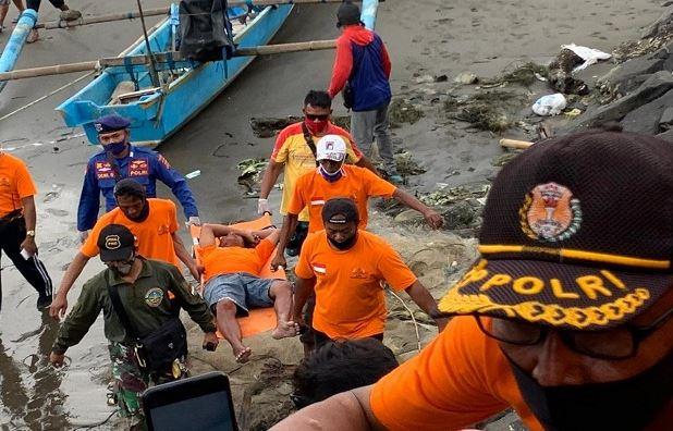 Perahu Dihantam Ombak, 3 Nelayan di Pangandaran Terseret 15 Km