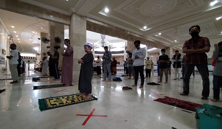 Gelar Salat Gerhana, Umat Berdoa Pandemi Covid-19 Berakhir