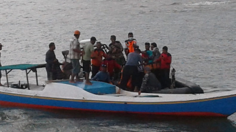 title 4 Bocah Terseret Ombak di Pantai Holtekamp Jayapura, Satu Orang Ditemukan Tewas 4 Bocah Terseret Ombak di Pantai Holtekamp Jayapura, Satu Orang Ditemukan Tewas
