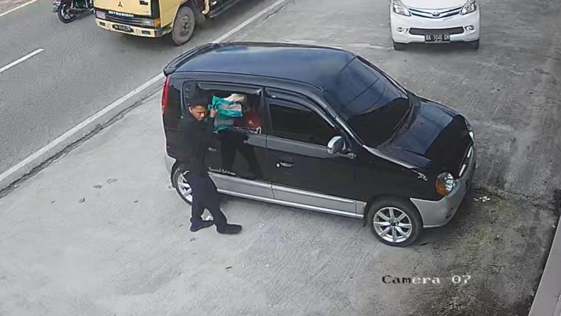 Ditinggal Beli Baskom, Mobil Emak-Emak di Agam Dibobol Pencuri
