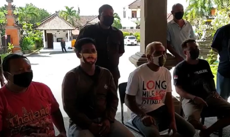 title Sopir Jawa Bali Keluhkan Biaya Rapid Test Mahal, Tak Sebanding Penghasilan Sopir Jawa Bali Keluhkan Biaya Rapid Test Mahal, Tak Sebanding Penghasilan
