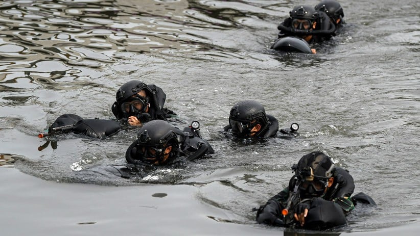 Aksi Prajurit Kopaska TNI AL Menyusup Area Musuh dengan Menyelam - Bagian 1