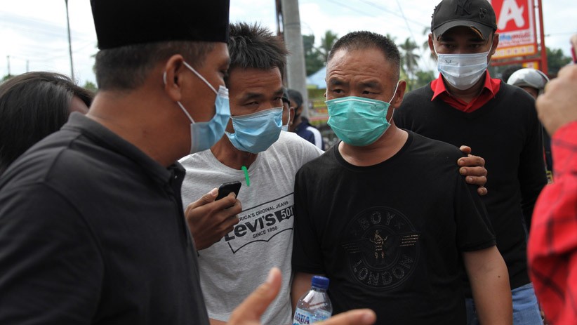 Tolak Kedatangan 500 TKA China, Ratusan Mahasiswa Bakar Ban di Konawe Selatan - Bagian 2