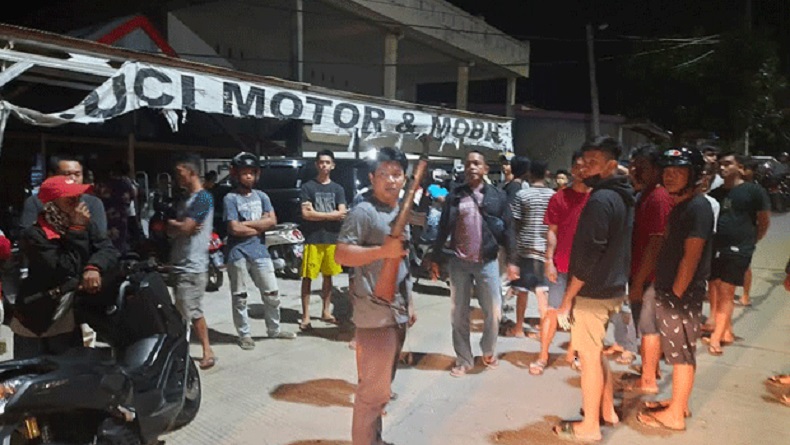 Ditegur karena Ajak Perempuan ke Indekos, 3 Pemuda di Wajo Ancam Warga Pakai Badik