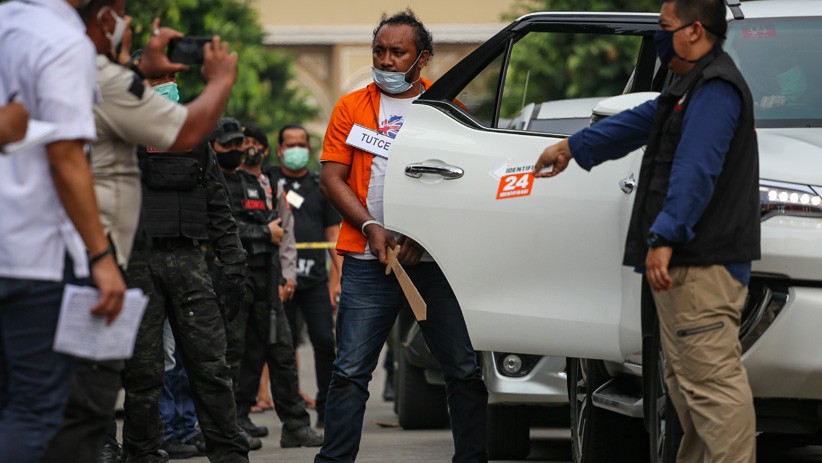 Anak Buah John Kei Rekonstruksi Penyerangan Rumah Nus Kei - Bagian 2