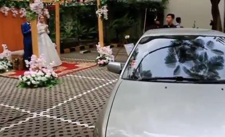 Unik, Resepsi Pernikahan di Cirebon Digelar secara Drive Thru