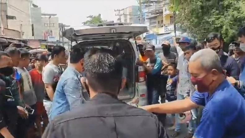 title Gugup saat Melawan Arus Lalu Lintas, Pengendara Motor Tewas Digilas Truk di Medan Gugup saat Melawan Arus Lalu Lintas, Pengendara Motor Tewas Digilas Truk di Medan