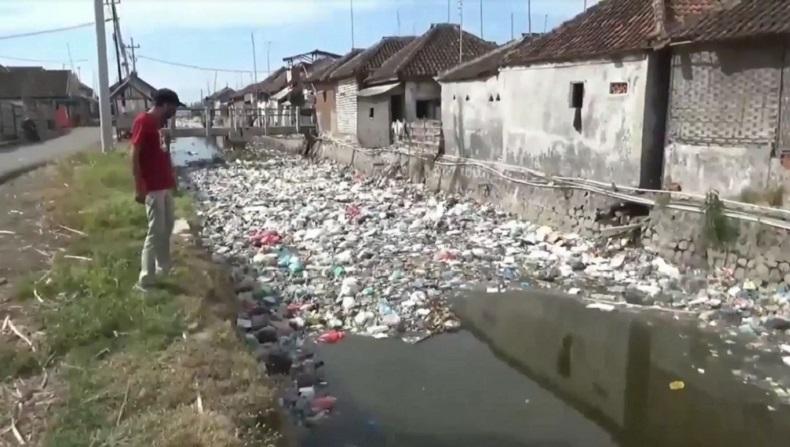 Warga Buang Sampah Sembarangan Bau Busuk Tercium Dari Muara Sungai Di Pasuruan Bagian 1