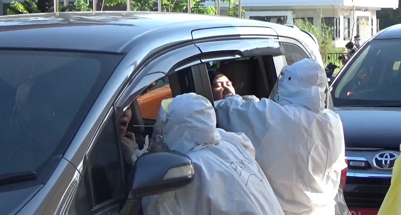 500 Warga Banjarmasin Ikuti Tes Swab Massal Drive Thru yang Digelar Polda Kalsel