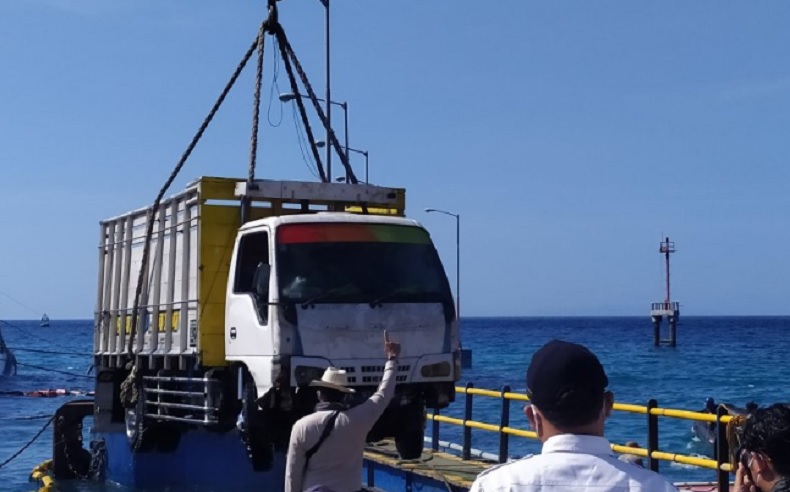 Evakuasi Berlanjut, 2 Truk Dikeluarkan dari Lambung KMP Dharma Rucitra