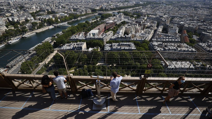Menara Eiffel Kembali Dibuka, Wisatawan Wajib Patuhi Protokol Kesehatan - Bagian 4