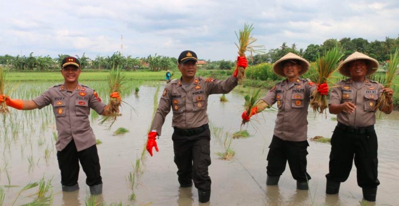 Cegah Krisis Pangan, Polri Sulap Lahan Tidur Jadi Produktif Bantu Ekonomi Warga