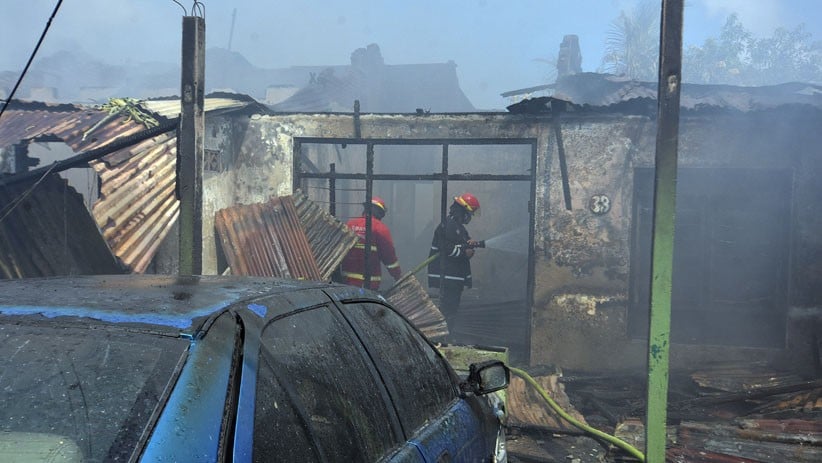 5 Rumah Dinas TNI AD Kodam IX Udayana Ludes Terbakar - Bagian 2
