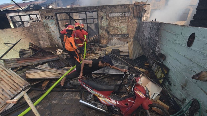 5 Rumah Dinas TNI AD Kodam IX Udayana Ludes Terbakar - Bagian 1