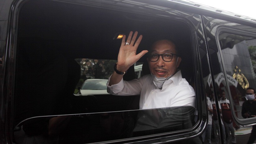 Bendera PDIP Dibakar, Ketua Komisi III DPR Temui Kapolda Metro Jaya - Bagian 1