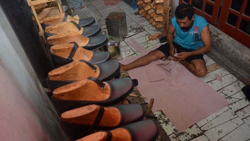 Sempat Berhenti Produksi, UMKM Sepatu Mojokerto Mulai Bangkit - Bagian 2