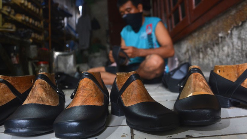 Sempat Berhenti Produksi, UMKM Sepatu Mojokerto Mulai Bangkit - Bagian 1