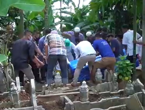 Keluarga Bawa Pulang Jenazah Covid-19 di Medan, Dimakamkan di Pemakaman Umum